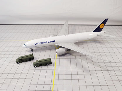 4x Refuelling Fuel Trucks US Style Airport GSE Service Vehicles 1:200 Scale