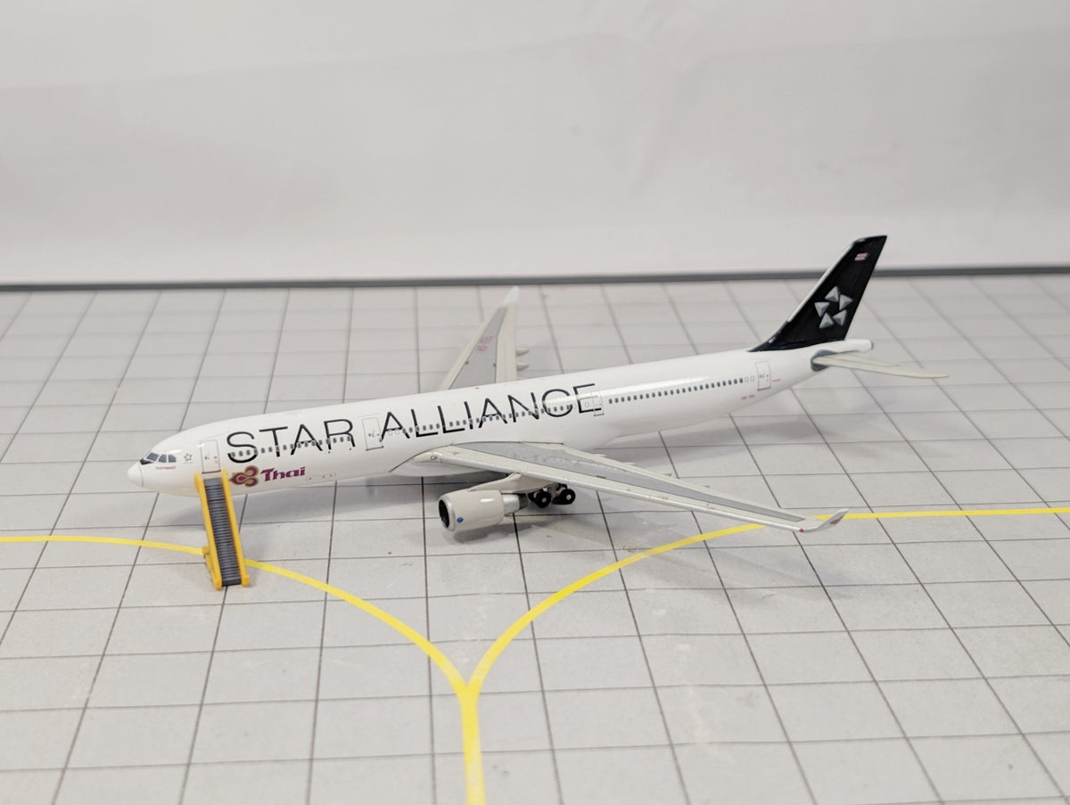 10x Widebody Aircraft Stairs Airport GSE Vehicles 1:400 Scale Diorama