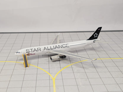 10x Widebody Aircraft Stairs Airport GSE Vehicles 1:400 Scale Diorama
