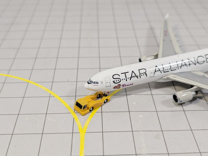 Aircraft Pushback Tugs (10x Yellow) Airport GSE White Vehicle Model 1:400 Scale