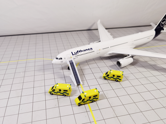 5x Ambulances Airport Emergency Vehicles Scenery GSE Models 1:200 Scale Diorama