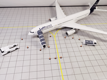 100x Orange/White Traffic Cones Airport Stand GSE Models 1:144 Scale Diorama