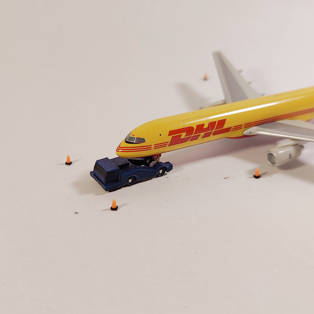 10x Airport Aircraft Tow Tugs/Tractors GSE Models 1:400 Scale Diorama
