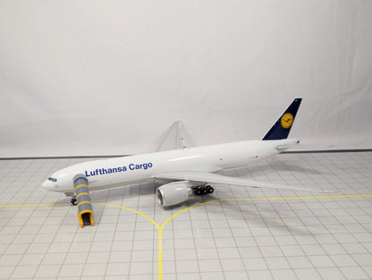 4x Widebody Covered Aircraft Stairs Airport GSE Models 1:200 Scale Diorama