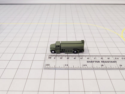 4x Refuelling Fuel Trucks US Style Airport GSE Service Vehicles 1:200 Scale