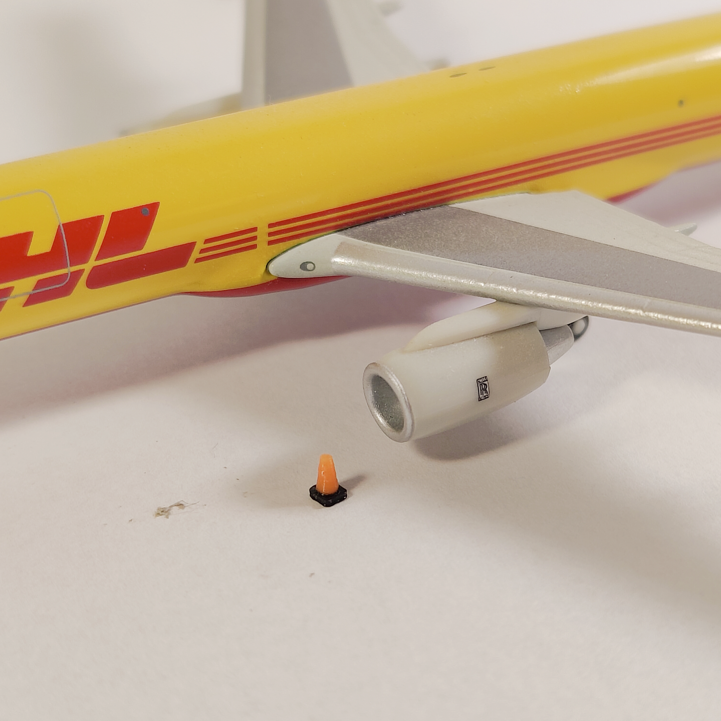 40x Orange Airport Traffic Cones Aircraft GSE Vehicle Model 1:400 Scale Diorama
