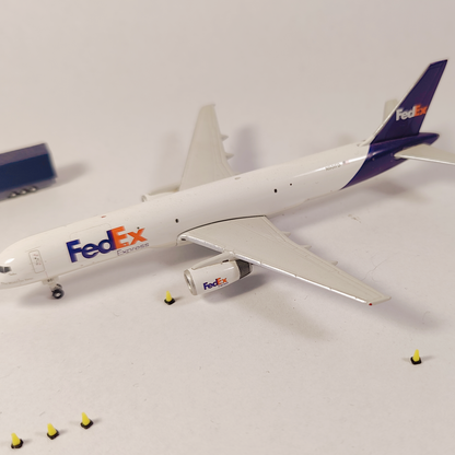 40x Yellow Airport Traffic Cones Aircraft GSE Vehicle Model 1:400 Scale Diorama