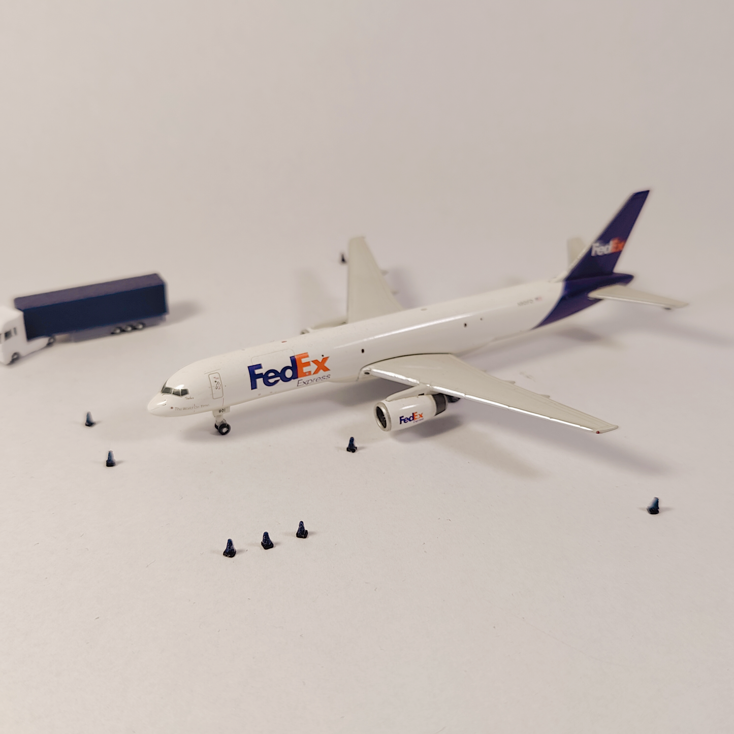 40x Blue Airport Traffic Cones Aircraft GSE Vehicle Model 1:400 Scale Diorama