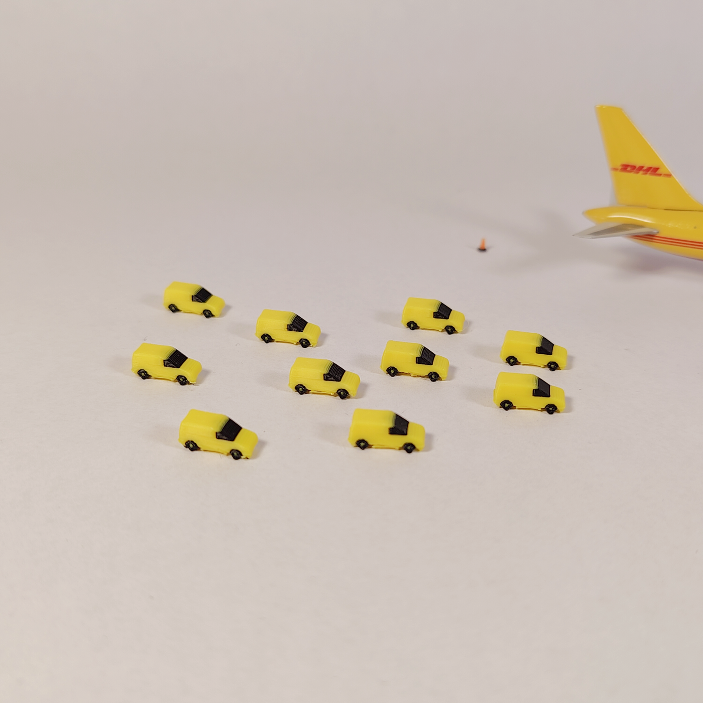 10x Small Engineering Vans Airport Aircraft Vehicles Models 1:400 Scale