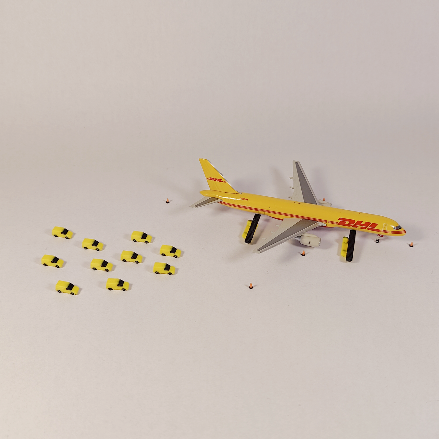 10x Small Engineering Vans Airport Aircraft Vehicles Models 1:400 Scale