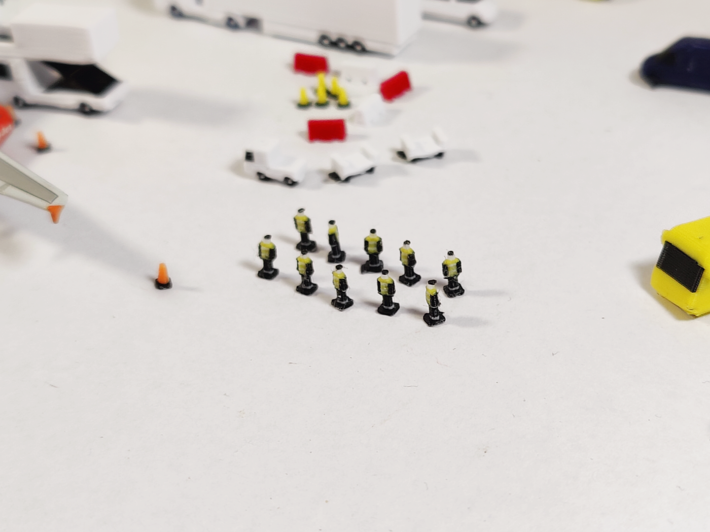 40x Airport Ground Crew/People Aircraft GSE Models 1:400 Scale Diorama ...