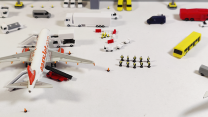 40x Airport Ground Crew/People Aircraft GSE Models 1:400 Scale Diorama
