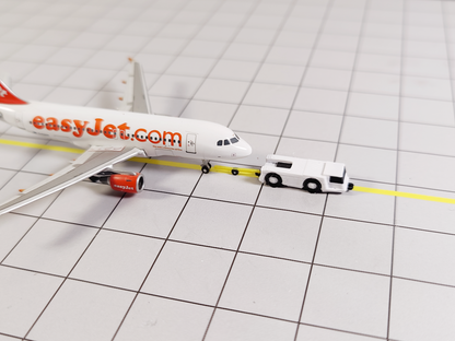 8x Aircraft Tugs/Tractors with Tow Bars Airport GSE Models 1:400 Diorama