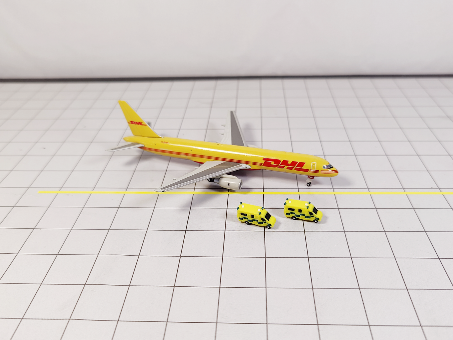 10x AMBULANCES Airport Emergency Vehicles Scenery GSE Diorama Models 1:400 Scale