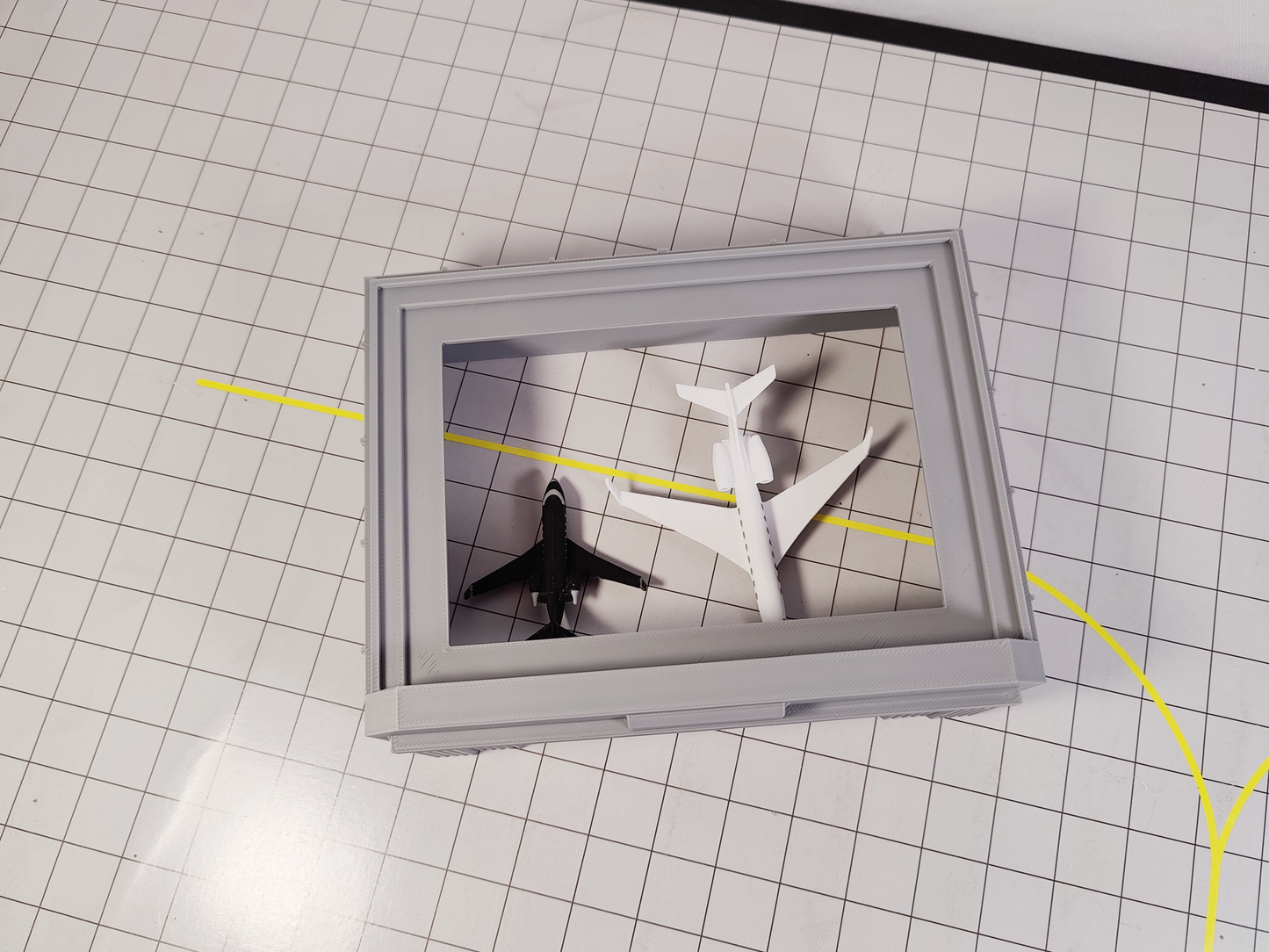 AIRPORT FBO Business Jet Terminal + Hangar Aircraft Building Diorama 1:400 Scale