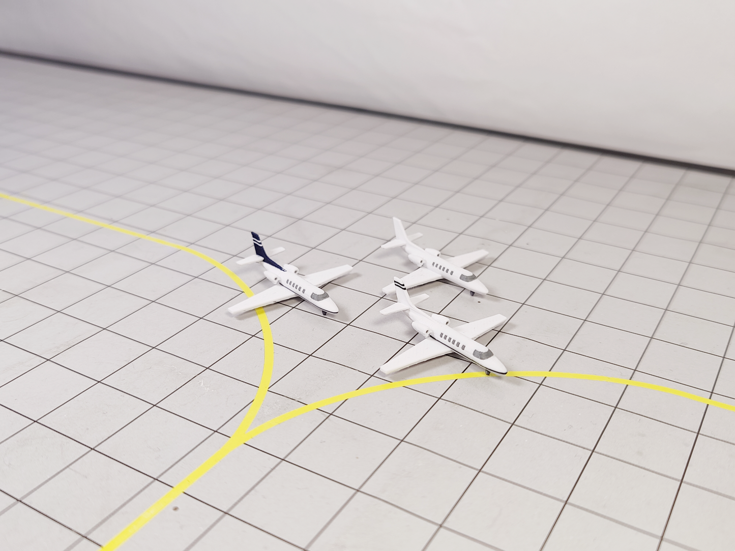 3x Cessna Citation 550 Business Private Jet Models 1:400 Scale Airport Diorama