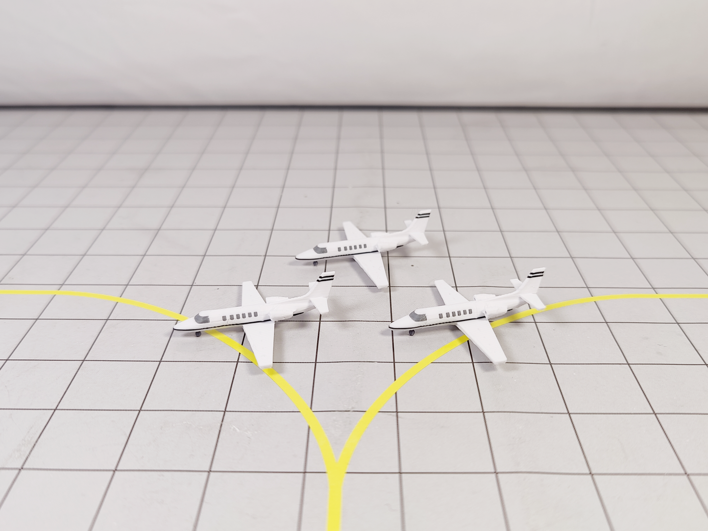 3x Cessna Citation 550 Business Private Jet Models 1:400 Scale Airport Diorama