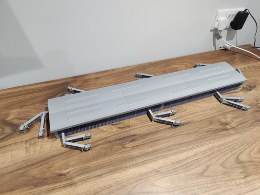 LARGE AIRPORT TERMINAL BUILDING (1:400 Scale) + EXTENDING BRIDGES Model Diorama