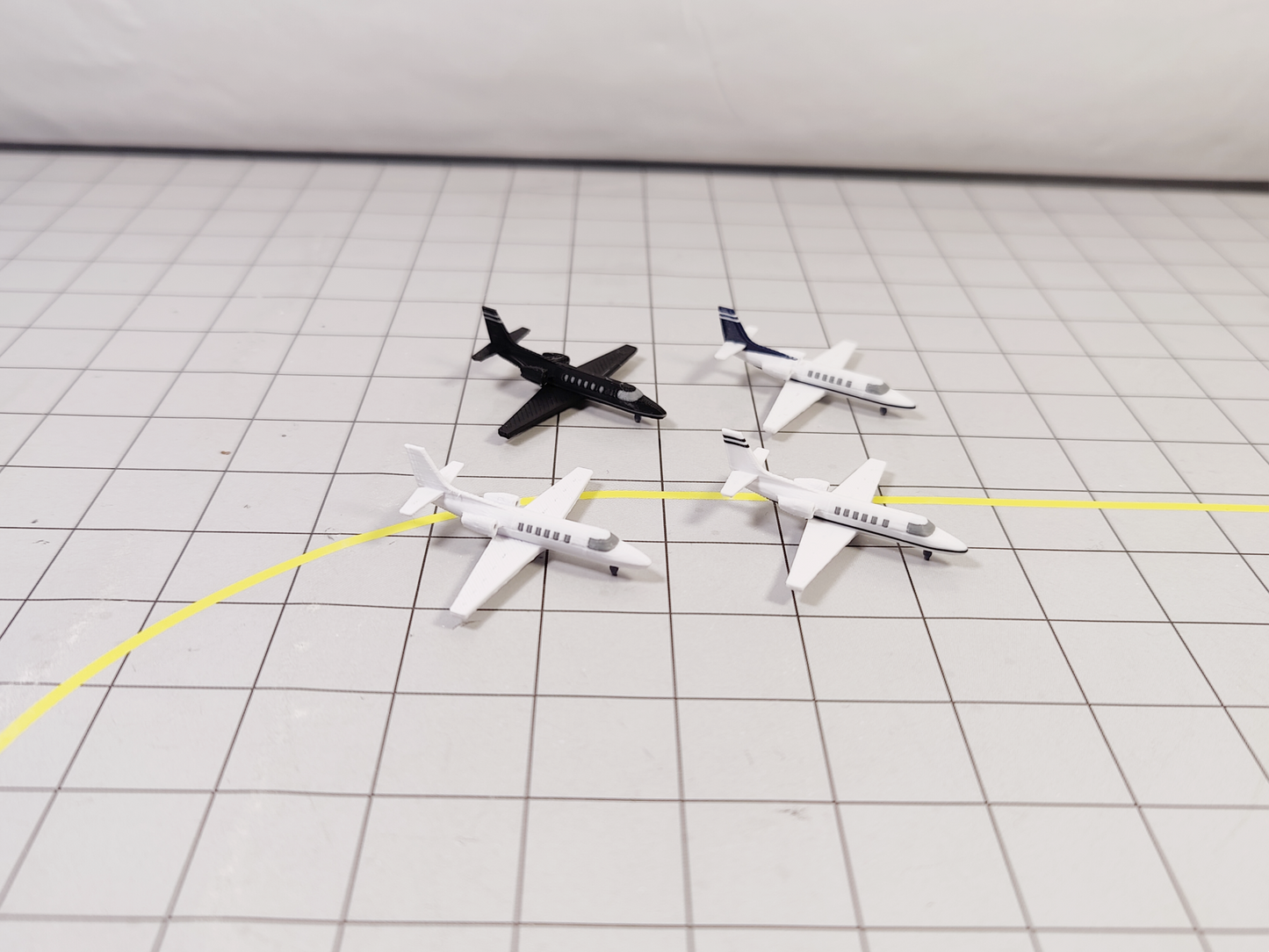 3x Cessna Citation 550 Business Private Jet Models 1:400 Scale Airport Diorama