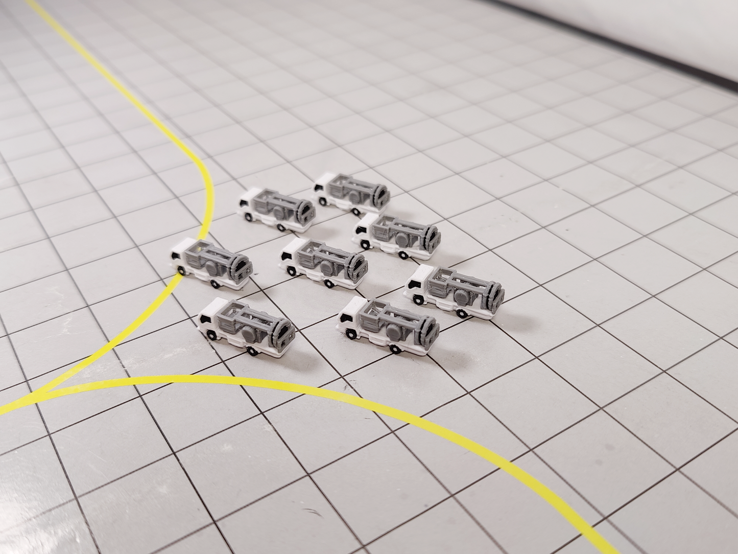 8x REFUELLING FUEL HOSE TRUCKS Airport GSE Service Vehicles 1:400 Scale Diorama