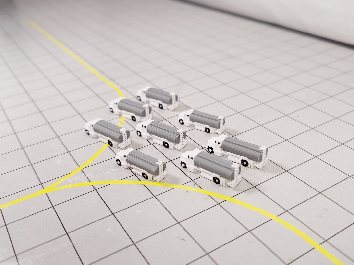 8x REFUELLING FUEL TRUCKS US Style Airport GSE Service Vehicles 1:400 Scale
