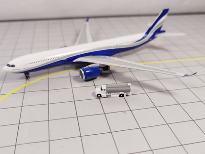 8x REFUELLING FUEL TRUCKS US Style Airport GSE Service Vehicles 1:400 Scale