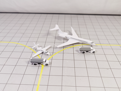 8x REFUELLING FUEL TRUCKS US Style Airport GSE Service Vehicles 1:400 Scale