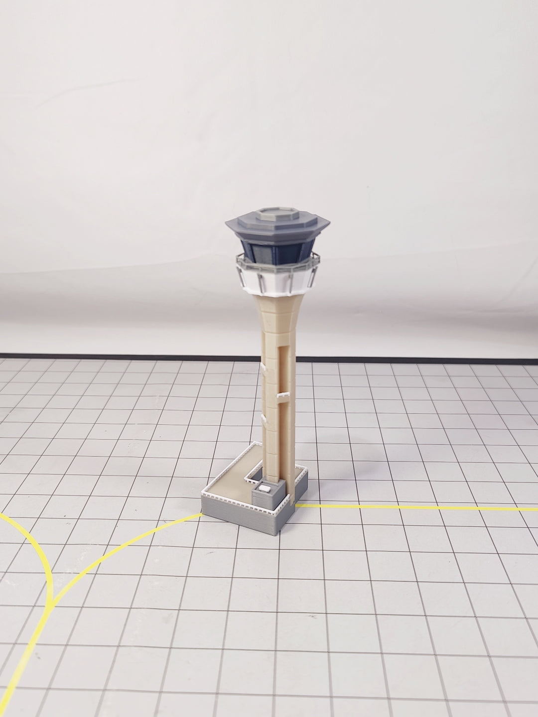LONDON LUTON AIRPORT ATC Air Traffic Control Tower 1:400 Scale Building Model