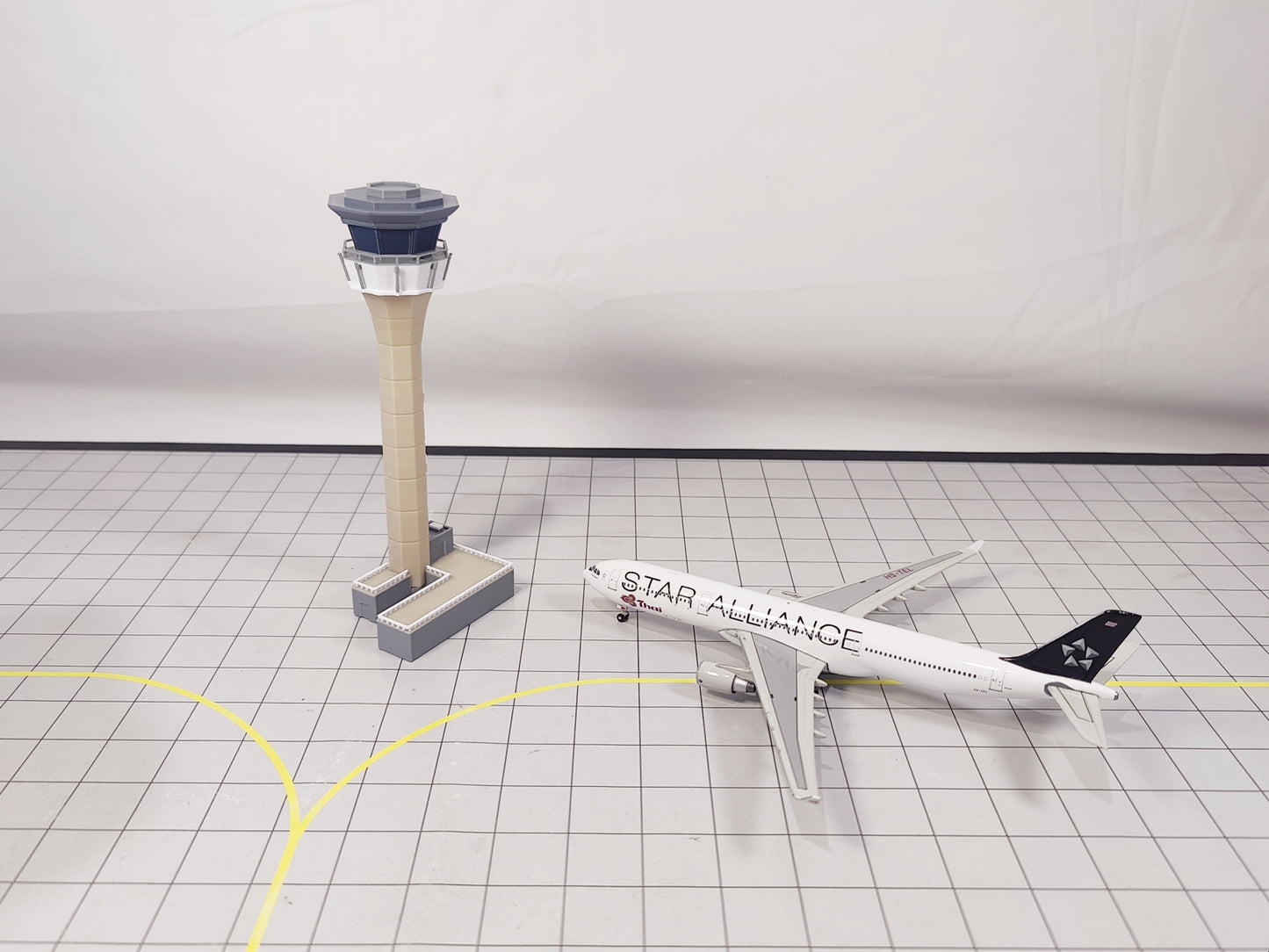 LONDON LUTON AIRPORT ATC Air Traffic Control Tower 1:400 Scale Building Model