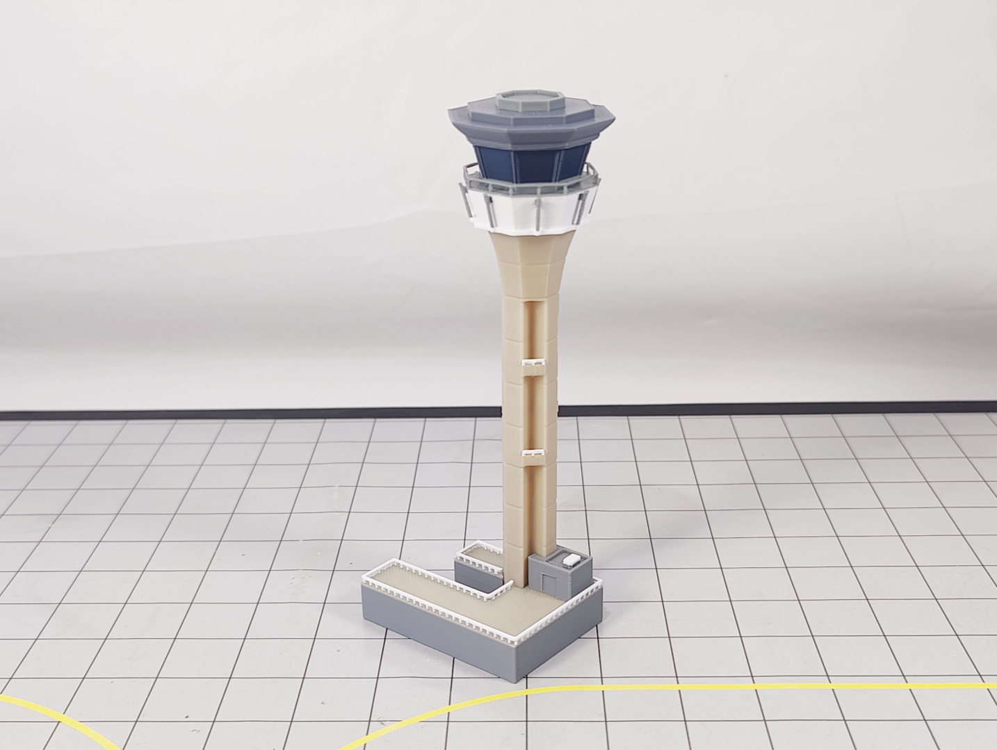 LONDON LUTON AIRPORT ATC Air Traffic Control Tower 1:400 Scale Building Model