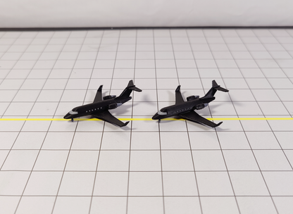 2x Bombardier Challenger CL-600 Business Private Jet Models 1:400 Scale Diorama