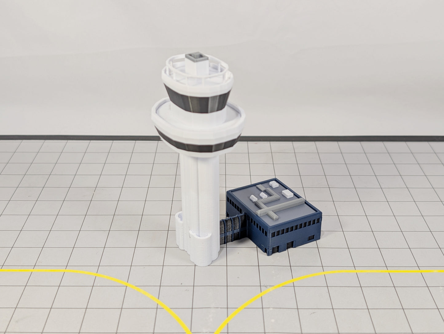 LONDON GATWICK AIRPORT ATC Air Traffic Control Tower 1:400 Scale Building Model