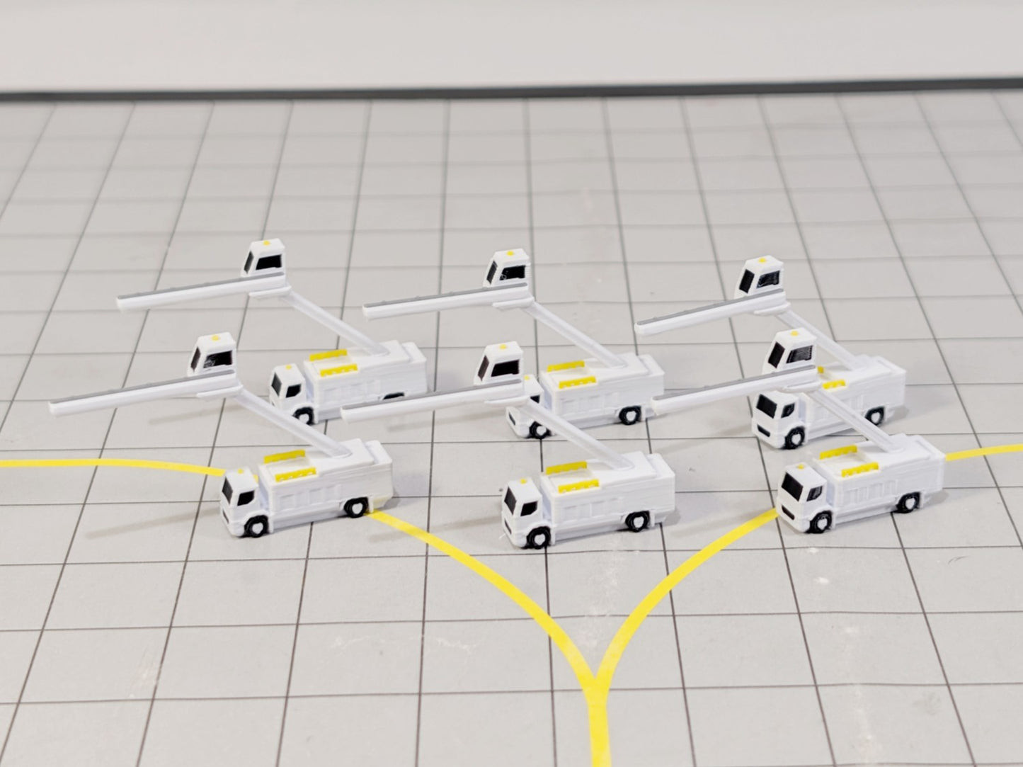 AIRCRAFT DE-ICING TRUCKS (x6) Airport GSE Vehicles 1:400 Scale Diorama Scenery