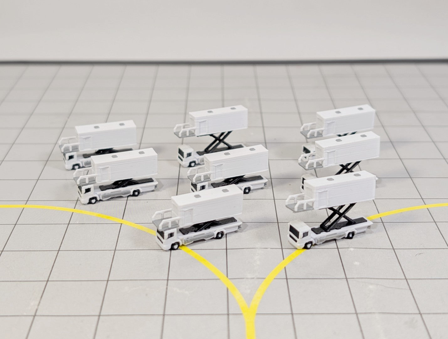 AIRPORT CATERING TRUCKS (x8) Aircraft GSE Vehicles 1:400 Scale - Choose Size