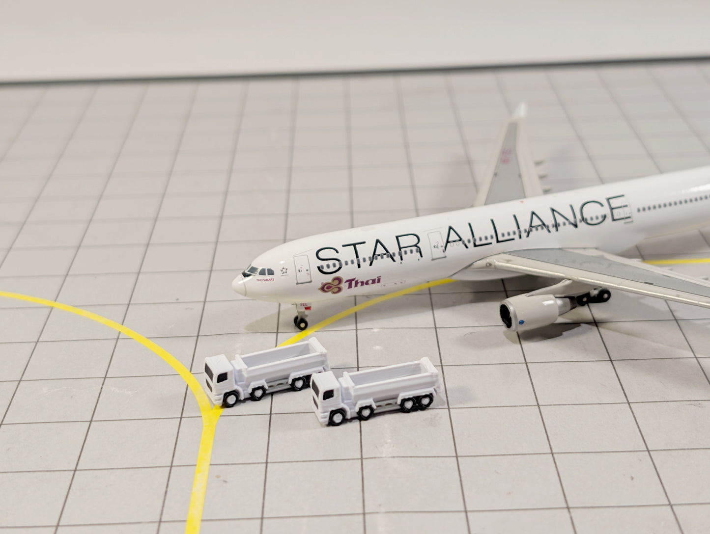 TIPPER TRUCK (x8) Airport Construction GSE Vehicles 1:400 Scale Diorama Scenery