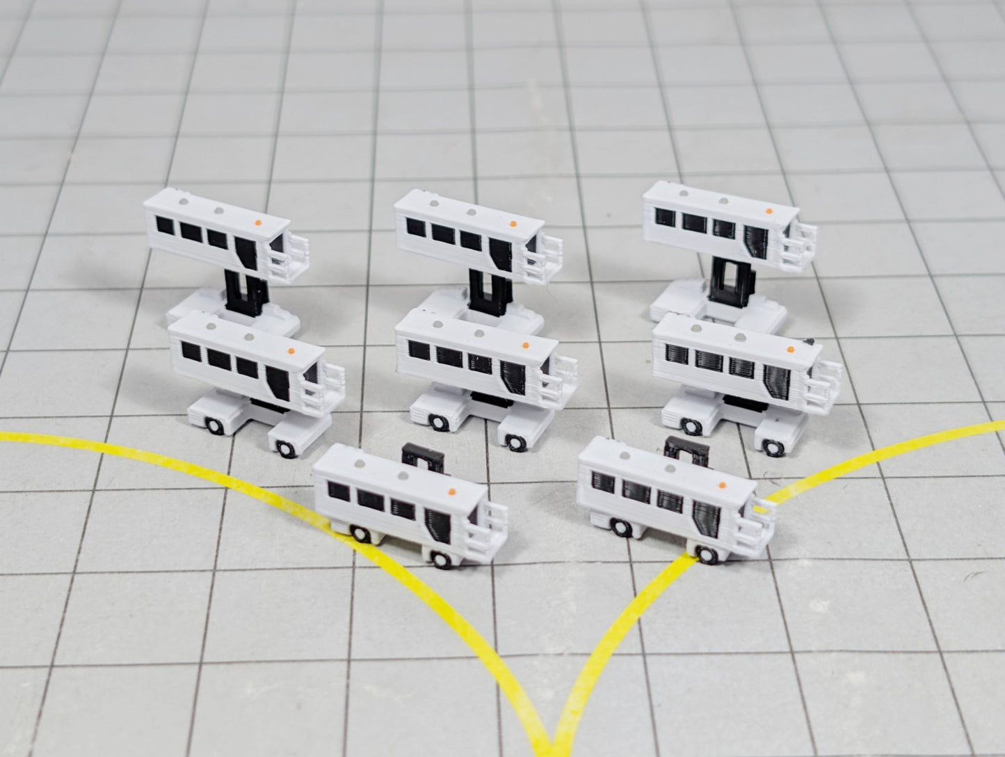 AMBULIFT (x8) Airport GSE Disabled Passenger Boarding Lift 1:400 Scale Diorama